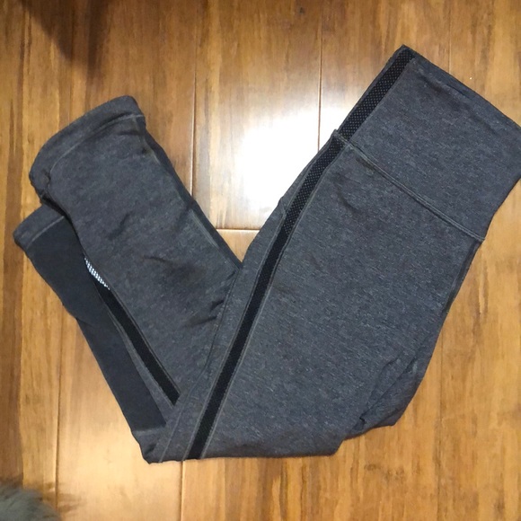 🍋 Gray LULULEMON 21” Crop - Picture 3 of 3